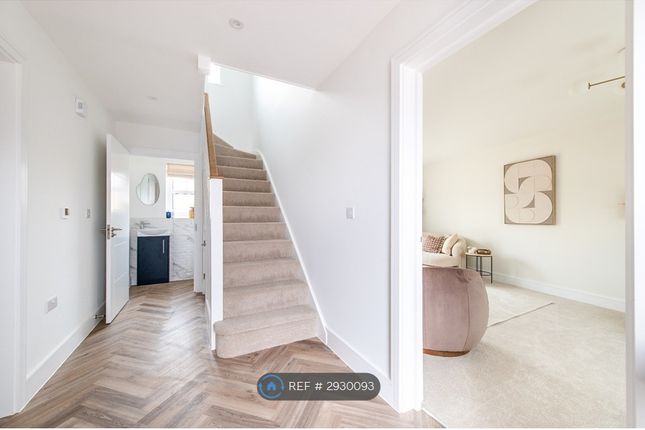 Monarch Place, High Street, Newington photo 3
