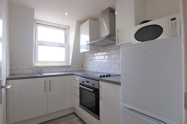 Flat to rent in Hornsey Road, Islington