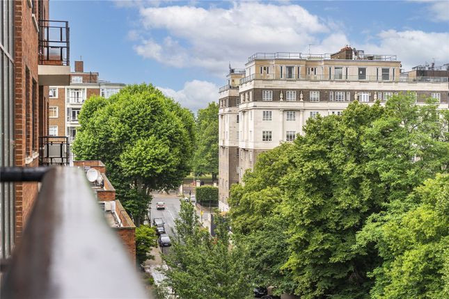 Flat for sale in Ennismore Gardens, London