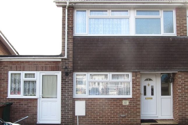 4 bed semi-detached house to rent in Morris Drive, Banbury