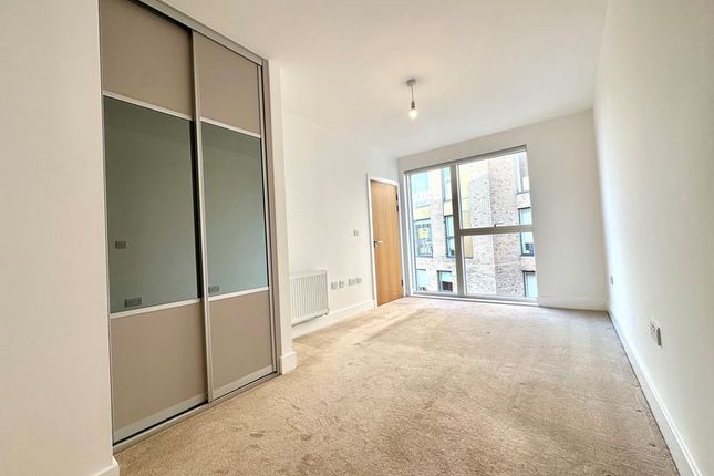 40J Thistleton House, Lismore Boulevard, London photo 4