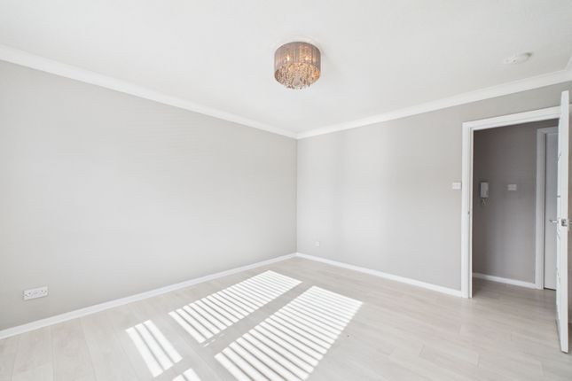 8 Martin Court, Hamilton photo 3