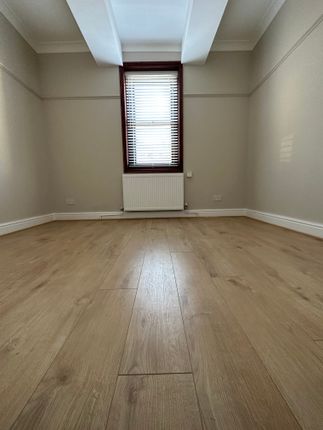 Flat to rent in Albert Road, Chatham