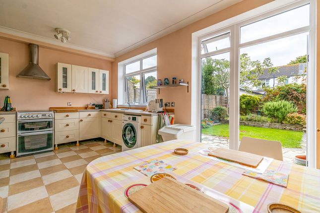 92 Amberley Road, Portsmouth photo 4