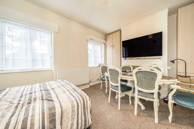 Flat 12, Osterley Lodge, Church Road, Isleworth photo 3