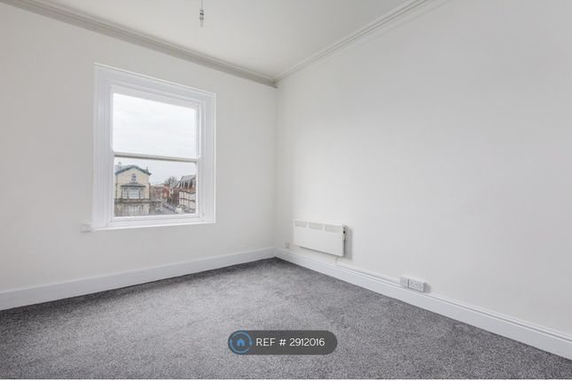 Flat, Westwood, Scarborough photo 3