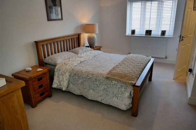 18, Stoke Meadow, Calne photo 2