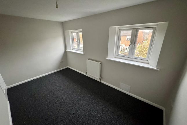 16, Russett Way, Newent photo 5