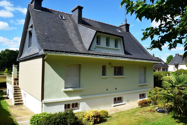 Detached house for sale in 56160 Guémené-Sur-Scorff, Morbihan, Brittany, France