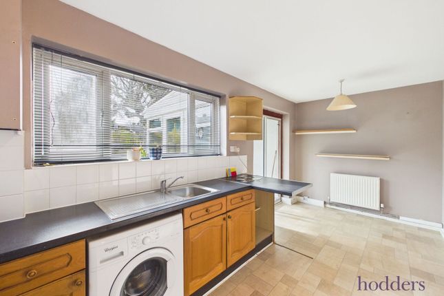 40, Copperfield Rise, Addlestone photo 3