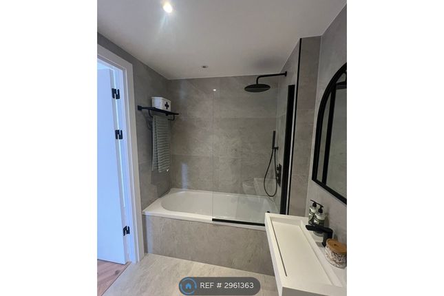 Luxury Two Bed Apartment, Astra House Arklow Road, London photo 5