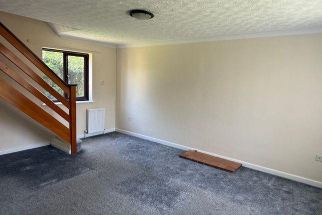 6, Violet Close, Attleborough photo 2