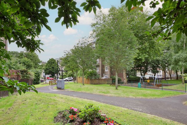 Flat 28 Keir Hardie House, Hazellville Road, London photo 4