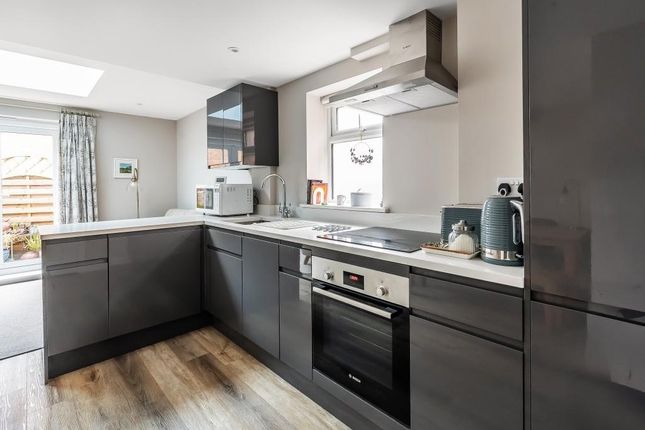 2, Farmers Court, Dorking photo 3