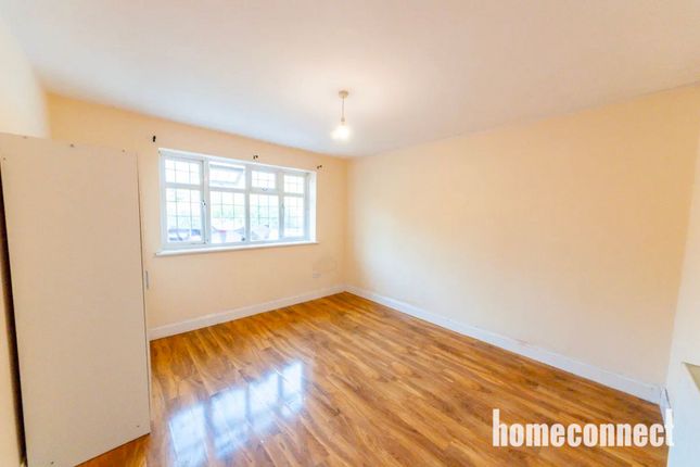 68 Torquay Gardens, Ilford photo 4