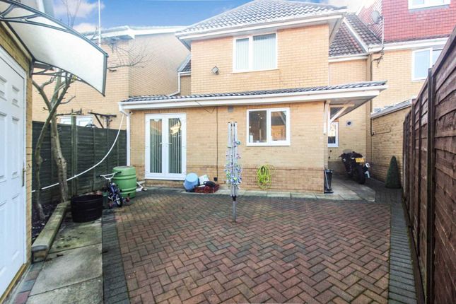 Terraced house for sale in Morgan Close, Luton