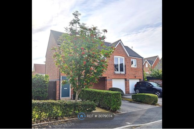 2-bed flat on West Timperley, Altrincham, £1,450/mo