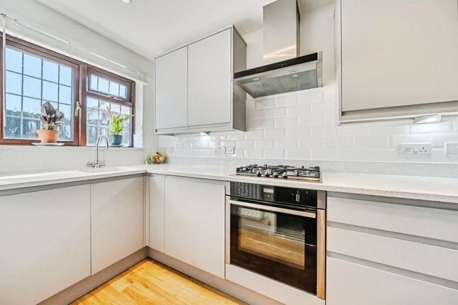 25, London Road, Hook photo 3