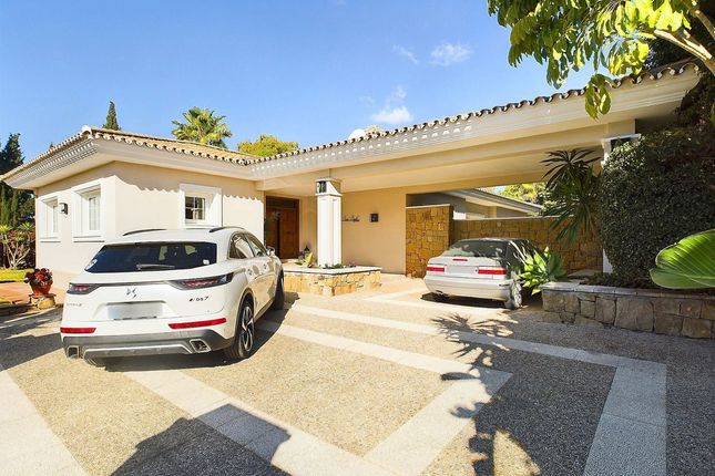 Villa for sale in Atalaya, Marbella Area, Costa Del Sol