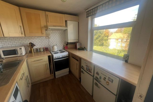 25 , Winchester Close, Enfield photo 2