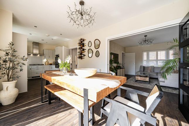 7, Ainsworth Close, Whetstone photo 4