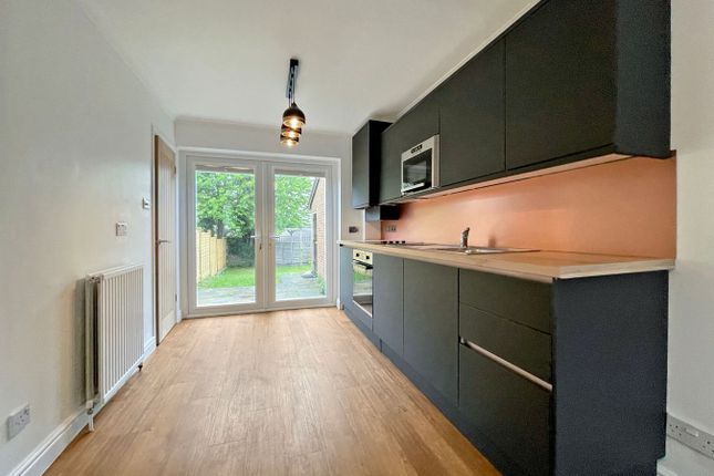 21, Black Acre Close, Amersham photo 3