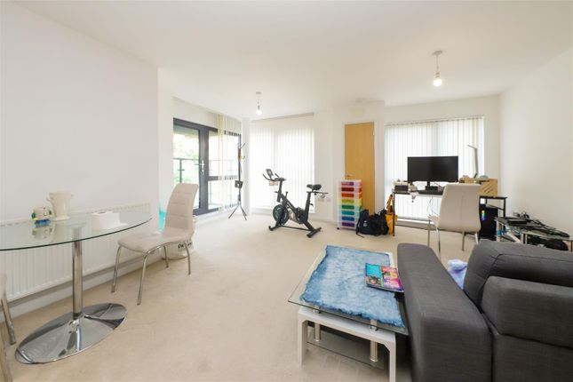 15 Kitchener House, Warwick Road, West Drayton photo 2