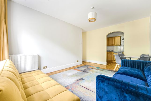 Flat 158 Princess Park Manor, Royal Drive, Greater London photo 4