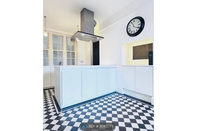 Flat, Chalfont Court Baker St, London photo 2