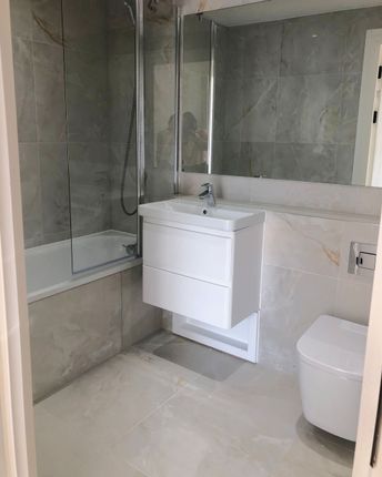 Flat 83, Colts Village Apts, London photo 5