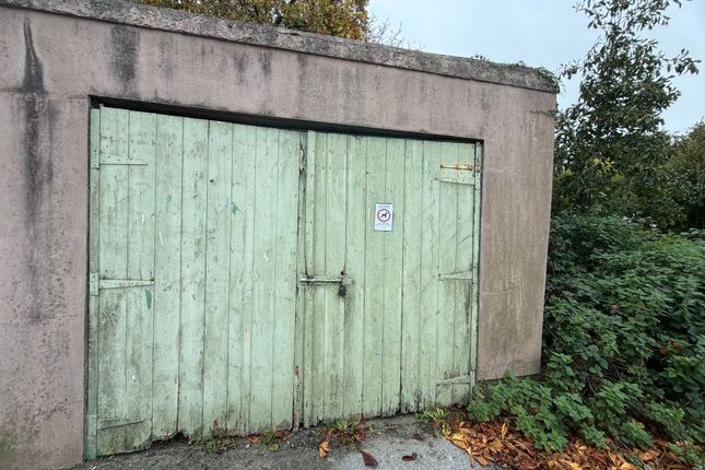 Studio terraced on Duncan Street, Carmarthen, £6,000
