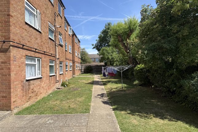 11, Kentford Way, Northolt photo 3