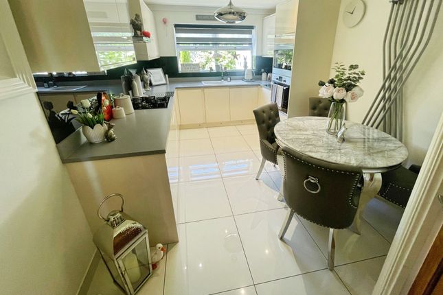 10 Fairplace Close, Bridgend photo 2