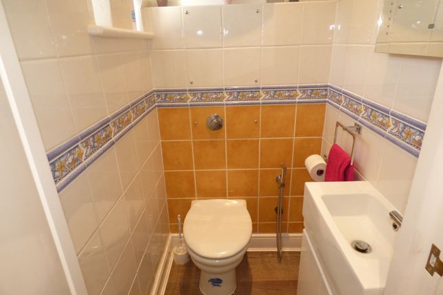 57 Fowlers Walk, London photo 5