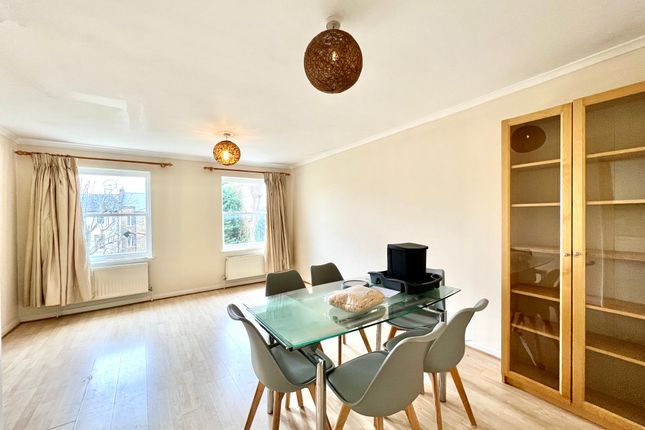 Flat to rent in Jay Court, 33 Brownlow Road, London