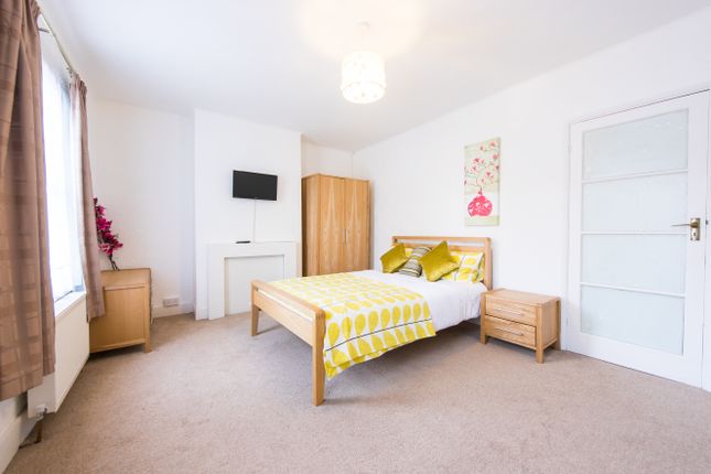 Room 4, 77, Kensington Road, Reading photo 4