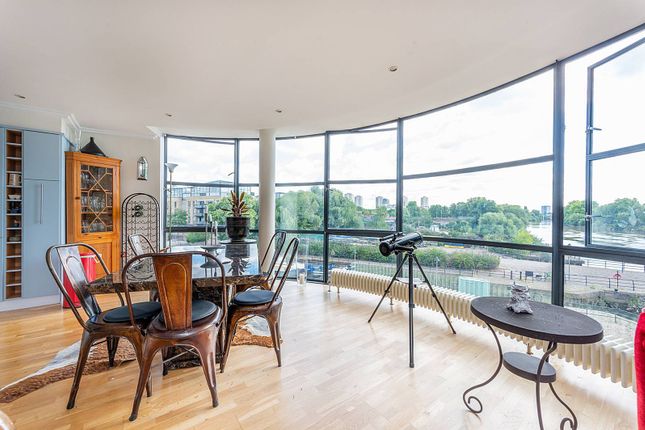 Flat to rent in Point Wharf Lane, Brentford