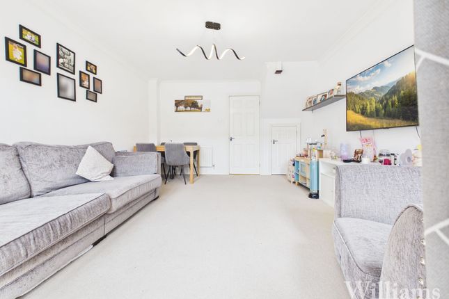 20 Carnation Way, Aylesbury photo 3