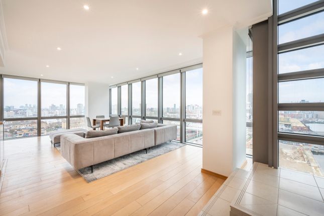 Flat to rent in Hertsmere Road, Canary Wharf