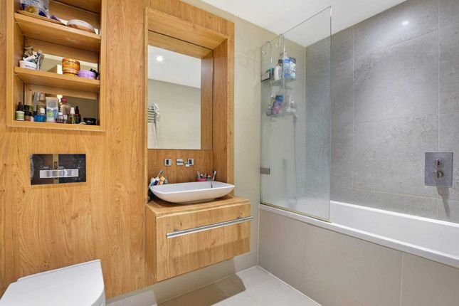 Town house for sale in Sir Alexander Close, Acton
