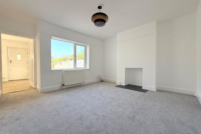 43, Westland Avenue, Worthing photo 2