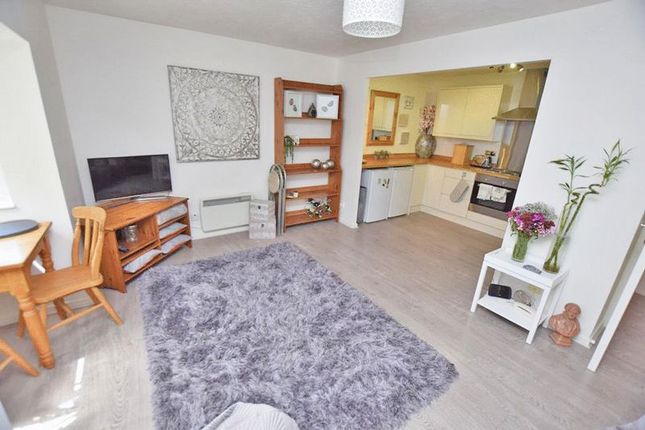 Flat to rent in Chiltern Close, Downswood, Maidstone