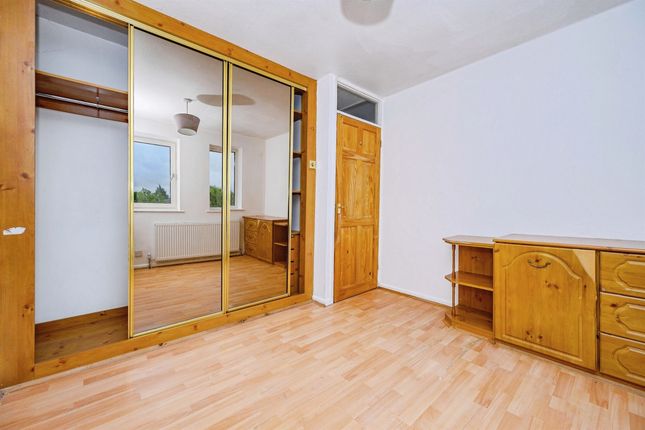 18, Chapel Close, Watford photo 4
