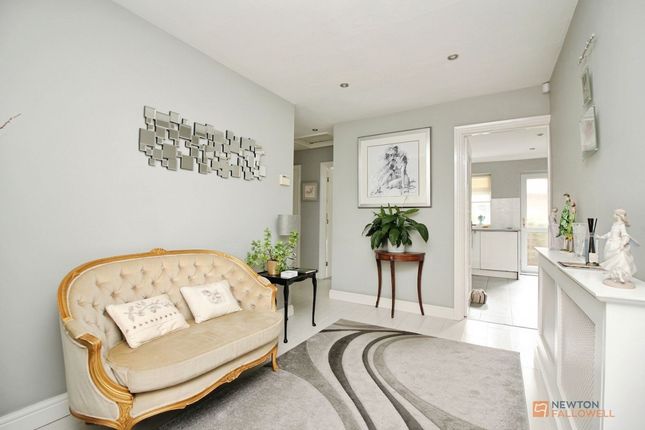 7 Hollies Way, Leicester photo 4