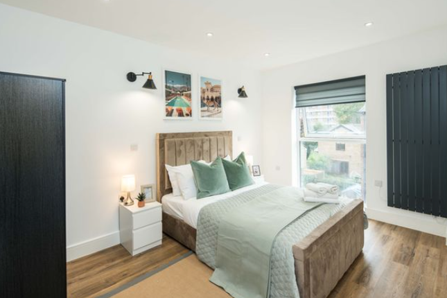 Studio flat on Cudworth Street, London, £12,500/mo