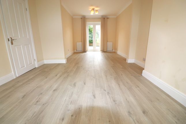 26, Maxwell Gardens, Orpington photo 3