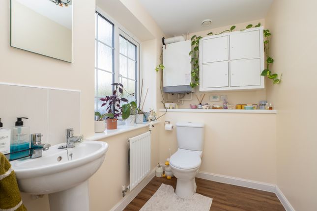 34, Forelle Way, Carshalton photo 4