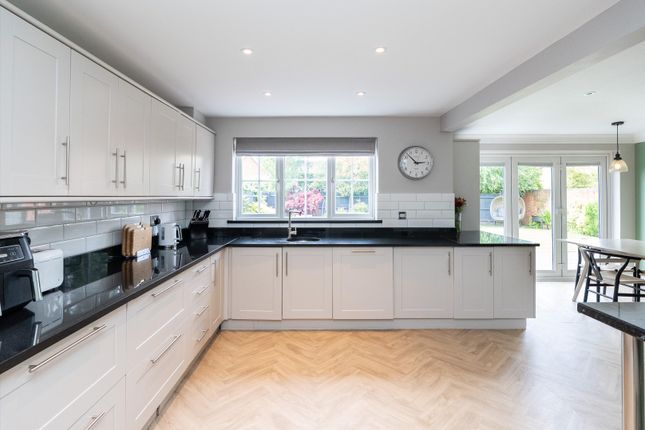 34, St. Andrews Gardens, Cobham photo 4