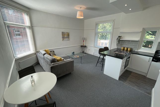 Flat to rent in Ballbrook Avenue, Didsbury