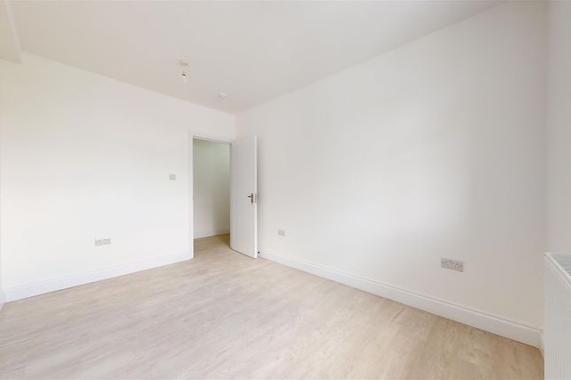 Flat 3, 101, Chatsworth Road, Willesden Green photo 3